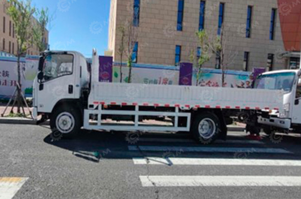 Бортовой грузовик ISUZU 4x4 дв 151kw кабина Elf кузов 6200х2400х550 - Бортовой грузовик/ Платформа: фото 1 Бортовой грузовик ISUZU 4x4 дв 151kw кабина Elf кузов 6200х2400х550 - Бортовой грузовик/ Платформа: фото 1