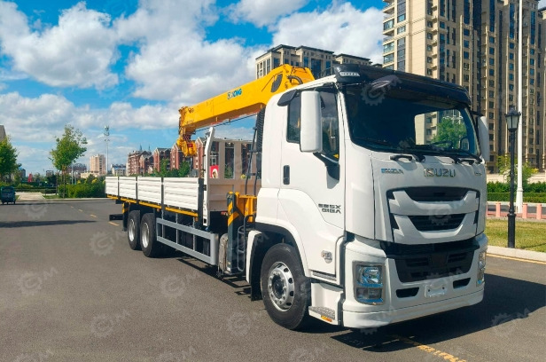 Бортовой грузовик ISUZU 6x4 дв 221kw c кму XCMG GSQS200-5 гп 8 тонн 5 секций стрела 18,6м кузов - Бортовой грузовик/ Платформа: фото 2 Бортовой грузовик ISUZU 6x4 дв 221kw c кму XCMG GSQS200-5 гп 8 тонн 5 секций стрела 18,6м кузов - Бортовой грузовик/ Платформа: фото 2