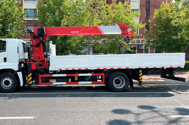 Бортовой грузовик ISUZU 6x4 дв 221kw гп 10 тонн c кму WANBANG SQS200-5 гп 8 тонн 5 секции, стре - Грузовик бортовой/ Платформа: фото 1 Бортовой грузовик ISUZU 6x4 дв 221kw гп 10 тонн c кму WANBANG SQS200-5 гп 8 тонн 5 секции, стре - Грузовик бортовой/ Платформа: фото 1