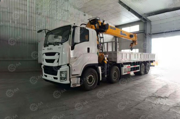 Бортовой грузовик ISUZU 8x4 дв 338kw с КМУ XCMG SQS300-5 гп 12 тонн 5 секций длина стрелы 18,75 - Бортовой грузовик/ Платформа: фото 1 Бортовой грузовик ISUZU 8x4 дв 338kw с КМУ XCMG SQS300-5 гп 12 тонн 5 секций длина стрелы 18,75 - Бортовой грузовик/ Платформа: фото 1