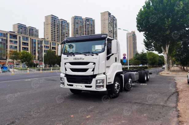 Бортовой грузовик ISUZU 8x4 дв 338kw с кму SANY SPS4000C гп 16т 5 секций 19м кузов 8000х2450х60 - Бортовой грузовик/ Платформа: фото 1 Бортовой грузовик ISUZU 8x4 дв 338kw с кму SANY SPS4000C гп 16т 5 секций 19м кузов 8000х2450х60 - Бортовой грузовик/ Платформа: фото 1