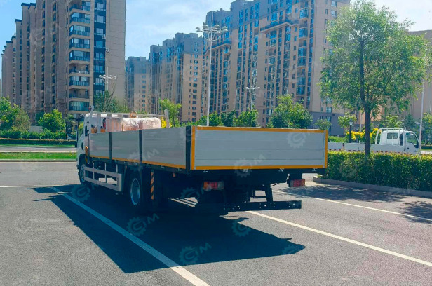 Бортовой грузовик ISUZU 8x4 дв 338kw с кму SANY SPS4000C гп 16т 5 секций 19м кузов 8000х2450х60 - Бортовой грузовик/ Платформа: фото 4 Бортовой грузовик ISUZU 8x4 дв 338kw с кму SANY SPS4000C гп 16т 5 секций 19м кузов 8000х2450х60 - Бортовой грузовик/ Платформа: фото 4