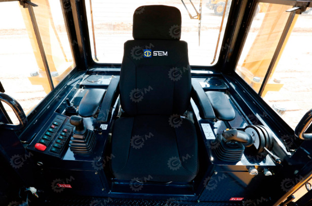 Бульдозер SEM 824F с кондиционером, ROPS/FOPS, 3-х зубым рыхлителем - Бульдозер: фото 3 Бульдозер SEM 824F с кондиционером, ROPS/FOPS, 3-х зубым рыхлителем - Бульдозер: фото 3