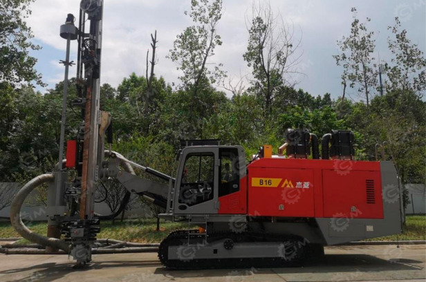 Буровая установка YUGONG B16 - Буровая машина: фото 1 Буровая установка YUGONG B16 - Буровая машина: фото 1