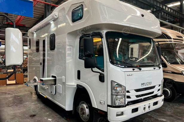 Автодом на шасси ISUZU 4х2 дв 139 kw МКПП - Дом на колесах: фото 1 Автодом на шасси ISUZU 4х2 дв 139 kw МКПП - Дом на колесах: фото 1