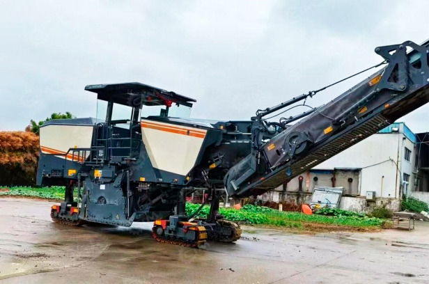 Дорожная фреза гусеничная WIRTGEN W195P - Дорожная фреза: фото 1 Дорожная фреза гусеничная WIRTGEN W195P - Дорожная фреза: фото 1