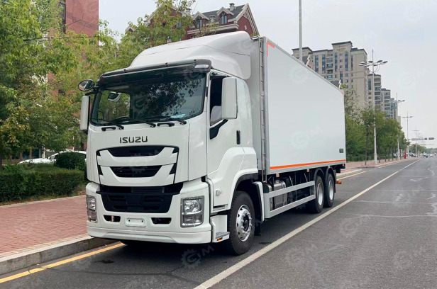 Фургон рефрижератор на шасси ISUZU 6x2 дв 221kw гп 12 тонн (фургон 9100х2400х2500) холодильная - Другая техника: фото 3 Фургон рефрижератор на шасси ISUZU 6x2 дв 221kw гп 12 тонн (фургон 9100х2400х2500) холодильная - Другая техника: фото 3