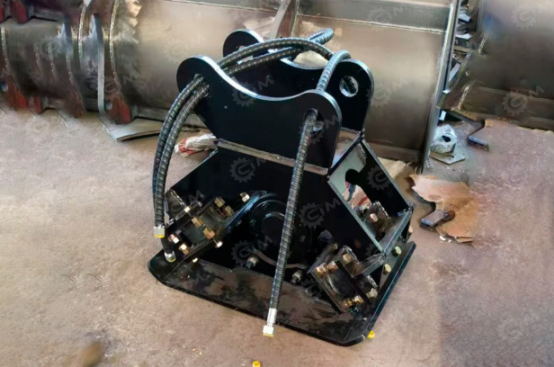 Виброплита на фронтальный погрузчик ZL20 - Другая техника: фото 1 Виброплита на фронтальный погрузчик ZL20 - Другая техника: фото 1