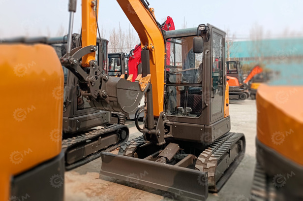 Экскаватор гусеничный YUGONG YG45 с резиновыми гусеницами поворотная стрела, 3 контура, кондици - Гусеничный экскаватор: фото 1 Экскаватор гусеничный YUGONG YG45 с резиновыми гусеницами поворотная стрела, 3 контура, кондици - Гусеничный экскаватор: фото 1