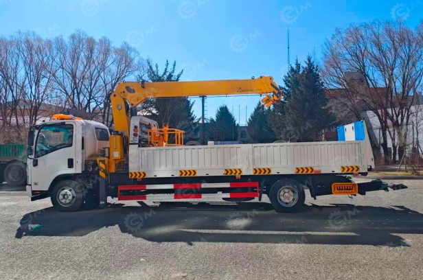 Эвакуатор на шасси ISUZU 4x2 дв 139kw гп 5т, с КМУ XCMG SQS68-3 гп 3,2т сдвижная платформа, леб - Эвакуатор: фото 2 Эвакуатор на шасси ISUZU 4x2 дв 139kw гп 5т, с КМУ XCMG SQS68-3 гп 3,2т сдвижная платформа, леб - Эвакуатор: фото 2