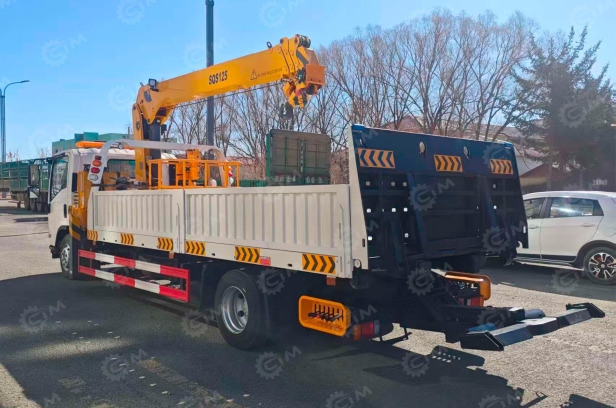 Эвакуатор на шасси ISUZU 4x2 дв 151kw гп 8т GIGA платформа сдвижная кму XCMG SQS125-4 гп 5т леб - Эвакуатор: фото 1 Эвакуатор на шасси ISUZU 4x2 дв 151kw гп 8т GIGA платформа сдвижная кму XCMG SQS125-4 гп 5т леб - Эвакуатор: фото 1