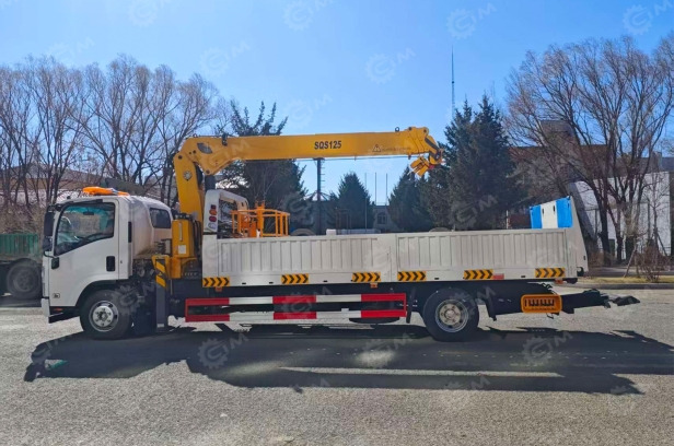 Эвакуатор на шасси ISUZU 4x2 дв 177kw гп 10т платформа сдвижная кму XCMG SQS125-4 гп 5т лебёдка - Эвакуатор: фото 2 Эвакуатор на шасси ISUZU 4x2 дв 177kw гп 10т платформа сдвижная кму XCMG SQS125-4 гп 5т лебёдка - Эвакуатор: фото 2
