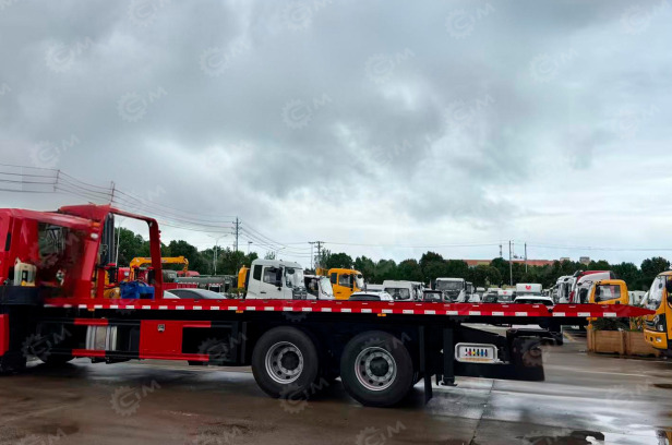 Эвакуатор на шасси ISUZU 8x4 дв 257Kw гп 16т сдвижная платформа, лебедка 15т, съемные борта, ги - Эвакуатор: фото 1 Эвакуатор на шасси ISUZU 8x4 дв 257Kw гп 16т сдвижная платформа, лебедка 15т, съемные борта, ги - Эвакуатор: фото 1