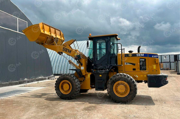 Фронтальный погрузчик Shandong SEM 636D джойстик, кондиционер, резина елочкой, ковш без клыков - Колёсный погрузчик: фото 1 Фронтальный погрузчик Shandong SEM 636D джойстик, кондиционер, резина елочкой, ковш без клыков - Колёсный погрузчик: фото 1