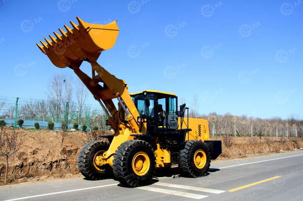 Фронтальный погрузчик YUGONG 656G джойстик, кондиционер, 3 контура, ковш, гидромолот - Колёсный погрузчик: фото 1 Фронтальный погрузчик YUGONG 656G джойстик, кондиционер, 3 контура, ковш, гидромолот - Колёсный погрузчик: фото 1