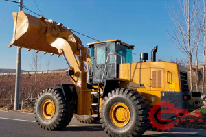 Фронтальный погрузчик YUGONG YG676G - Колёсный погрузчик: фото 1 Фронтальный погрузчик YUGONG YG676G - Колёсный погрузчик: фото 1