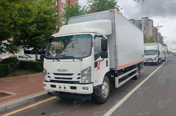 Фургон изотермический на шасси ISUZU 4х2 дв 139 kw (фургон 5500х2300х2300mm) - Изотермический грузовик: фото 1 Фургон изотермический на шасси ISUZU 4х2 дв 139 kw (фургон 5500х2300х2300mm) - Изотермический грузовик: фото 1