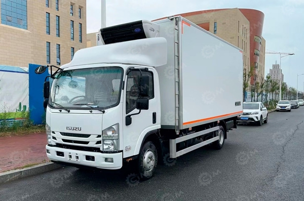Фургон изотермический на шасси ISUZU 4х2 дв 139 kw гп 6 (фургон 6200*2300*2400mm) - Изотермический грузовик: фото 1 Фургон изотермический на шасси ISUZU 4х2 дв 139 kw гп 6 (фургон 6200*2300*2400mm) - Изотермический грузовик: фото 1