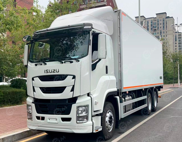 Фургон изотермический на шасси ISUZU 6x4 дв 221 kw (фургон 6800х2420х2500) 40м3 - Изотермический грузовик: фото 1 Фургон изотермический на шасси ISUZU 6x4 дв 221 kw (фургон 6800х2420х2500) 40м3 - Изотермический грузовик: фото 1