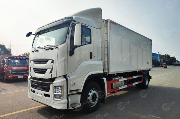 Фургон промтоварный на шасси ISUZU 4х2 дв 177 kw гп 9т (фургон 8600х2400х2200) - Грузовик с закрытым кузовом: фото 1 Фургон промтоварный на шасси ISUZU 4х2 дв 177 kw гп 9т (фургон 8600х2400х2200) - Грузовик с закрытым кузовом: фото 1