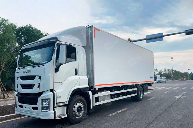 Фургон рефрижератор на шасси ISUZU 4х4 дв 151kw гп 10 тонн (фургон 5500х2200х2200, холодильная - Рефрижератор: фото 1 Фургон рефрижератор на шасси ISUZU 4х4 дв 151kw гп 10 тонн (фургон 5500х2200х2200, холодильная - Рефрижератор: фото 1