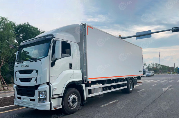 Фургон рефрижератор на шасси ISUZU 4x2 дв 221kw гп 11 тонн (фургон 9600х2430х2500) холодильная - Рефрижератор: фото 1 Фургон рефрижератор на шасси ISUZU 4x2 дв 221kw гп 11 тонн (фургон 9600х2430х2500) холодильная - Рефрижератор: фото 1
