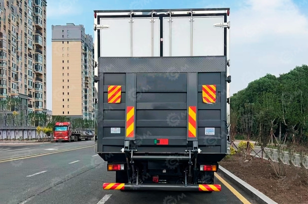 Фургон рефрижератор на шасси ISUZU 6x2 дв 175kw гп 10 тонн (фургон 6900*2380*2450) холодильная - Рефрижератор: фото 2 Фургон рефрижератор на шасси ISUZU 6x2 дв 175kw гп 10 тонн (фургон 6900*2380*2450) холодильная - Рефрижератор: фото 2