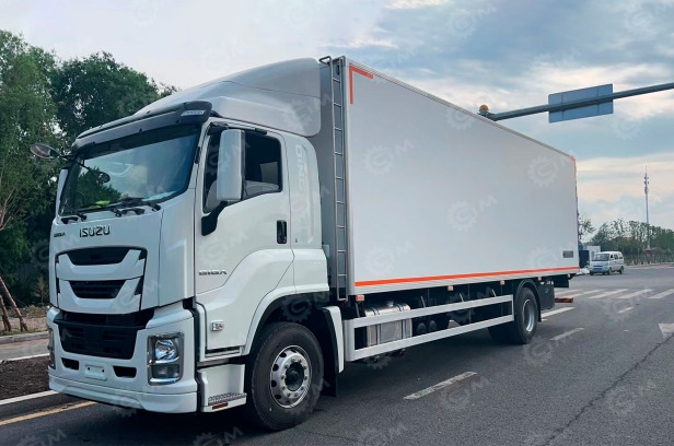 Фургон рефрижератор на шасси ISUZU 6x2 дв 175kw гп 10 тонн (фургон 6900*2380*2450) холодильная - Рефрижератор: фото 1 Фургон рефрижератор на шасси ISUZU 6x2 дв 175kw гп 10 тонн (фургон 6900*2380*2450) холодильная - Рефрижератор: фото 1