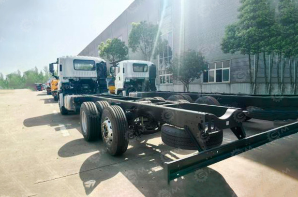 Фургон рефрижератор на шасси ISUZU 6x2 дв 221kw гп 12 тонн (фургон 9100х2400х2500) холодильная - Рефрижератор: фото 2 Фургон рефрижератор на шасси ISUZU 6x2 дв 221kw гп 12 тонн (фургон 9100х2400х2500) холодильная - Рефрижератор: фото 2