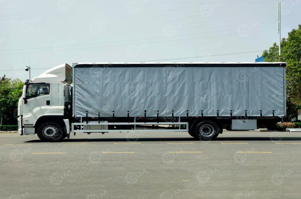Фургон шторный на шасси ISUZU 4x2 дв 151kw гп 11т кабина GIGA, фургон 7000*2410*2500(алюминиевы - Тентованный грузовик: фото 1 Фургон шторный на шасси ISUZU 4x2 дв 151kw гп 11т кабина GIGA, фургон 7000*2410*2500(алюминиевы - Тентованный грузовик: фото 1