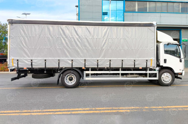 Фургон шторный на шасси ISUZU 4x2 дв 151kw кабина Elf фургон 6500х2500х2600 со спальником - Тентованный грузовик: фото 4 Фургон шторный на шасси ISUZU 4x2 дв 151kw кабина Elf фургон 6500х2500х2600 со спальником - Тентованный грузовик: фото 4