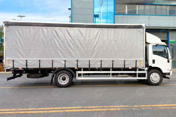 Фургон шторный на шасси ISUZU 4x2 дв 151kw кабина Elf фургон 7400х2500х2600 - Тентованный грузовик: фото 1 Фургон шторный на шасси ISUZU 4x2 дв 151kw кабина Elf фургон 7400х2500х2600 - Тентованный грузовик: фото 1