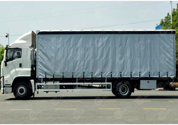 Фургон шторный на шасси ISUZU 4x2 дв 177kw гп 9т кабина GIGA, фургон 9000х2450х2500(алюминиевый - Тентованный грузовик: фото 1 Фургон шторный на шасси ISUZU 4x2 дв 177kw гп 9т кабина GIGA, фургон 9000х2450х2500(алюминиевый - Тентованный грузовик: фото 1