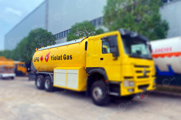 Газовоз на шасси ISUZU 4х2 дв 151kw цистерна 15м3 для перевозки сжиженного газа насос, счетчик, - Грузовик-цистерна: фото 1 Газовоз на шасси ISUZU 4х2 дв 151kw цистерна 15м3 для перевозки сжиженного газа насос, счетчик, - Грузовик-цистерна: фото 1