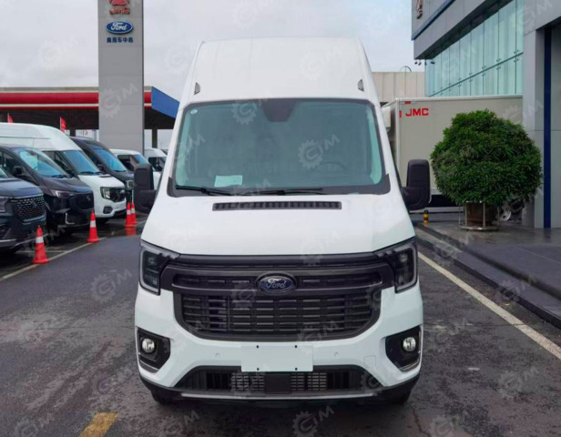 Грузовой цельнометалический фургон FORD ТRАNSIТ T8 МКПП, 3 места, средняя крыша, литые алюминие - Цельнометаллический фургон: фото 1 Грузовой цельнометалический фургон FORD ТRАNSIТ T8 МКПП, 3 места, средняя крыша, литые алюминие - Цельнометаллический фургон: фото 1