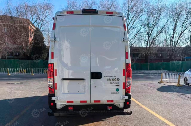 Грузовой цельнометалический фургон IVECO 4х2 дв 130 kw МКПП, 3 места - Цельнометаллический фургон: фото 3 Грузовой цельнометалический фургон IVECO 4х2 дв 130 kw МКПП, 3 места - Цельнометаллический фургон: фото 3