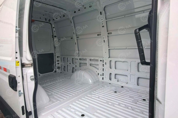 Грузовой цельнометалический фургон IVECO 4х4 МКПП, 3 места - Цельнометаллический фургон: фото 1 Грузовой цельнометалический фургон IVECO 4х4 МКПП, 3 места - Цельнометаллический фургон: фото 1