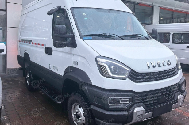 Грузовой цельнометалический фургон IVECO 4х4 МКПП, 3 места - Цельнометаллический фургон: фото 3 Грузовой цельнометалический фургон IVECO 4х4 МКПП, 3 места - Цельнометаллический фургон: фото 3