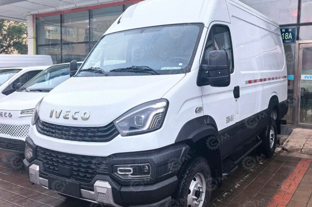 Грузовой цельнометалический фургон IVECO 4х4 МКПП, 3 места - Цельнометаллический фургон: фото 2 Грузовой цельнометалический фургон IVECO 4х4 МКПП, 3 места - Цельнометаллический фургон: фото 2