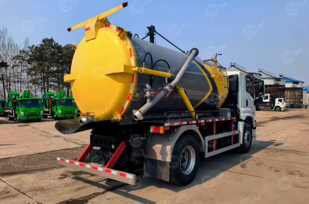 Илосос на шасси ISUZU 4x2 дв 139kw объем бочки 4м3 насос SK-20 подогрев бочки - Ассенизатор, илосос: фото 1 Илосос на шасси ISUZU 4x2 дв 139kw объем бочки 4м3 насос SK-20 подогрев бочки - Ассенизатор, илосос: фото 1