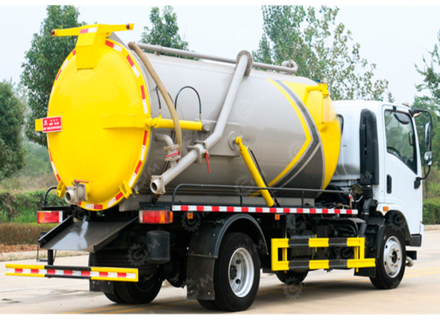 Илосос на шасси ISUZU 4x2 дв 139kw объем бочки 7м3 - Ассенизатор, илосос: фото 1 Илосос на шасси ISUZU 4x2 дв 139kw объем бочки 7м3 - Ассенизатор, илосос: фото 1