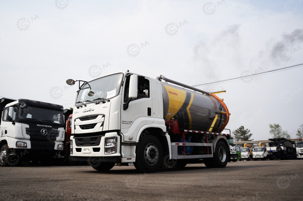 Илосос на шасси ISUZU 4x2 дв 151KW бочка 10м3 насос SK-15 900м3/ч - Ассенизатор: фото 1 Илосос на шасси ISUZU 4x2 дв 151KW бочка 10м3 насос SK-15 900м3/ч - Ассенизатор: фото 1