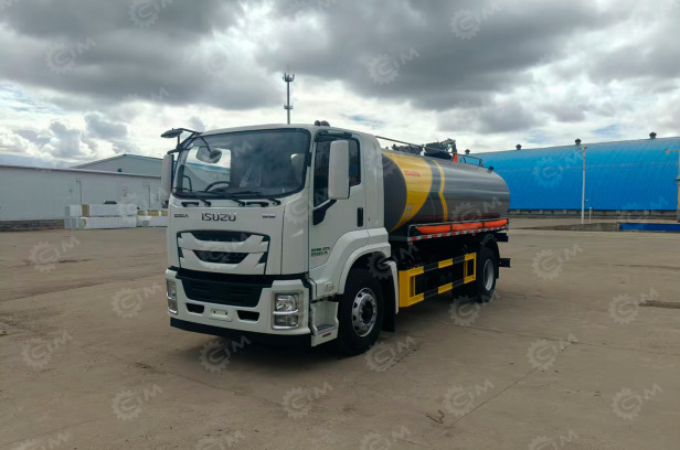 Илосос на шасси ISUZU 4x2 дв. 151KW бочка 10м3 насос SK-20 1200м3/ч - Ассенизатор, илосос: фото 1 Илосос на шасси ISUZU 4x2 дв. 151KW бочка 10м3 насос SK-20 1200м3/ч - Ассенизатор, илосос: фото 1