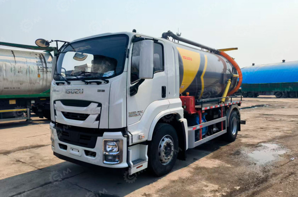 Илосос на шасси ISUZU 4x2 дв 151KW бочка 10м3 с двумя насосами XD-420м3ч (работают одновременно - Ассенизатор, илосос: фото 1 Илосос на шасси ISUZU 4x2 дв 151KW бочка 10м3 с двумя насосами XD-420м3ч (работают одновременно - Ассенизатор, илосос: фото 1