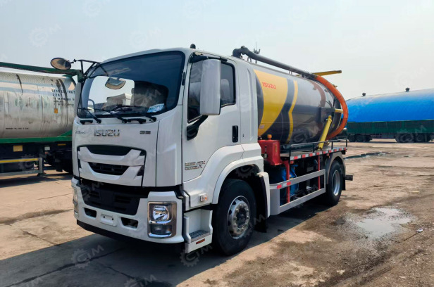 Илосос на шасси ISUZU 4x2 дв 151KW бочка 12м3 двумя насосами XD-420м3ч (работают одновременно) - Ассенизатор, илосос: фото 2 Илосос на шасси ISUZU 4x2 дв 151KW бочка 12м3 двумя насосами XD-420м3ч (работают одновременно) - Ассенизатор, илосос: фото 2