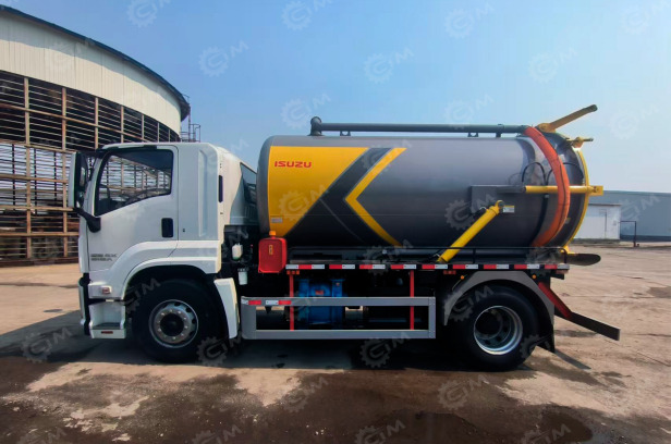 Илосос на шасси ISUZU 4x2 дв 151KW бочка 12м3 насос SK-15 900м3ч подогрев бочки - Ассенизатор, илосос: фото 1 Илосос на шасси ISUZU 4x2 дв 151KW бочка 12м3 насос SK-15 900м3ч подогрев бочки - Ассенизатор, илосос: фото 1