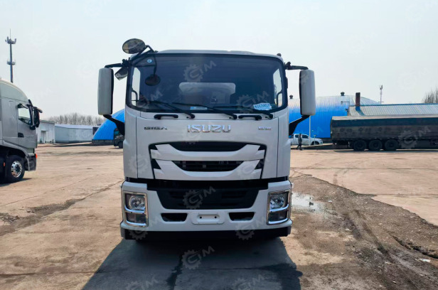 Илосос на шасси ISUZU 4x2 дв 151KW бочка 12м3 насос XD-360, цистерна из нержавеющей стали - Ассенизатор, илосос: фото 1 Илосос на шасси ISUZU 4x2 дв 151KW бочка 12м3 насос XD-360, цистерна из нержавеющей стали - Ассенизатор, илосос: фото 1