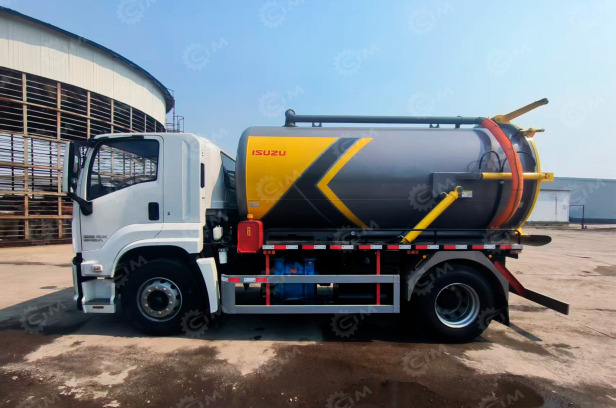 Илосос на шасси ISUZU 4x2 дв 151kw объем бочки 4м3 насос SK-20 подогрев бочки - Ассенизатор, илосос: фото 1 Илосос на шасси ISUZU 4x2 дв 151kw объем бочки 4м3 насос SK-20 подогрев бочки - Ассенизатор, илосос: фото 1