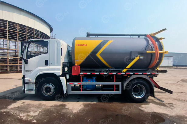 Илосос на шасси ISUZU 4x2 дв 177KW бочка 10м3 насос SK-15 - Ассенизатор: фото 1 Илосос на шасси ISUZU 4x2 дв 177KW бочка 10м3 насос SK-15 - Ассенизатор: фото 1