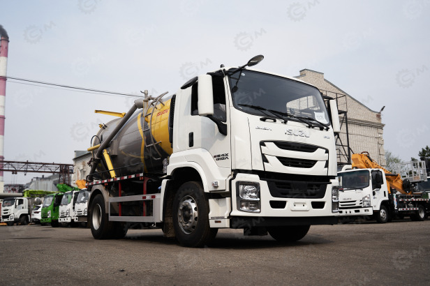 Илосос на шасси ISUZU 4x2 дв 177kw объем бочки 12м3 насос SK-20 1200м3ч колесная база 5550мм - Ассенизатор, илосос: фото 1 Илосос на шасси ISUZU 4x2 дв 177kw объем бочки 12м3 насос SK-20 1200м3ч колесная база 5550мм - Ассенизатор, илосос: фото 1